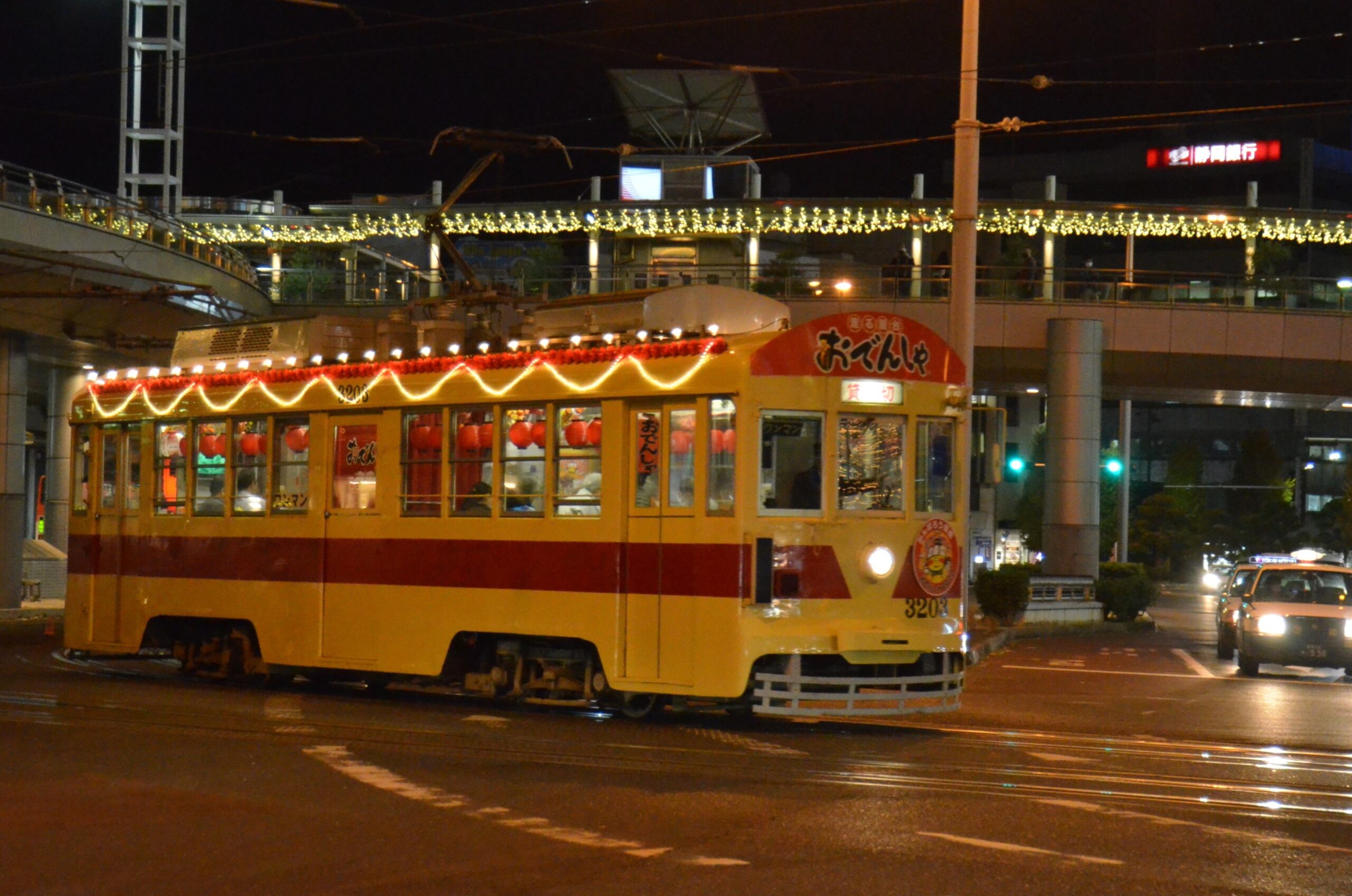 豊橋市と言ったら路面電車 夏はビール電車 冬はおでんしゃに変身する街のシンボル Aoもの